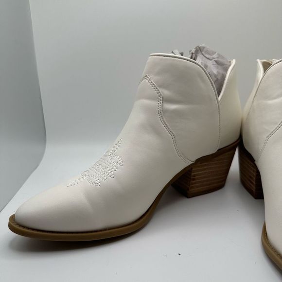 CUSHIONAIRE Women's Western Ankle Boot 8.5 WIDE WHITE - Picture 7 of 7